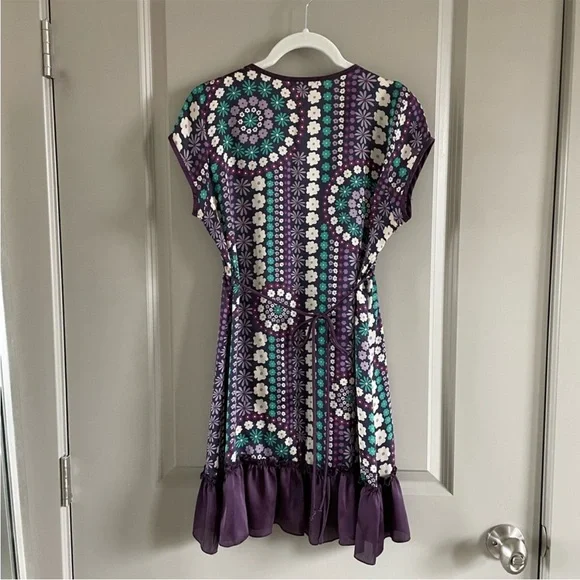 Unyx purple flower tunic. It is a bit sheer, you can see in the 4th picture - Picture 6 of 6